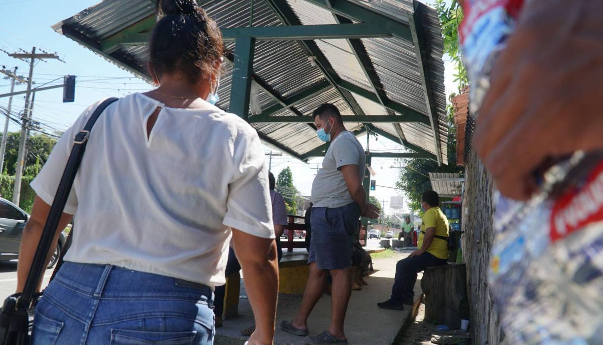 Se informó que el herido fue ingresado al hospital Mario Rivas de San Pedro Sula donde está bajo resguardo policial porque las autoridades de Seguridad verificaron que tiene orden de captura por homicidio, según consta en el expediente 161-2020 y que fue librada el 26 de agosto de 2020 por los juzgados de Puerto Cortés.