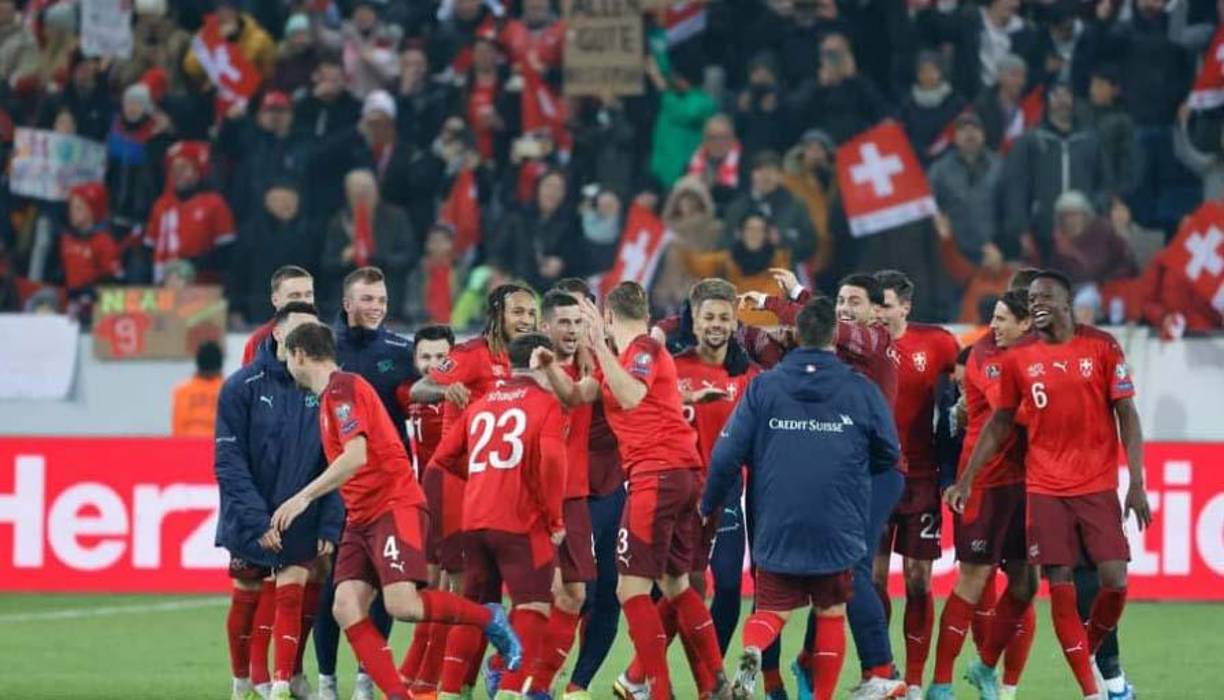 Suiza: Los suizos le arrebataron la clasificación directa a la selección de Italia, actual campeona de la Eurocopa 2021, al ganarle 4-0 a Bulgaria, siendo otra de las selecciones sorpresas de la clasificación europea.