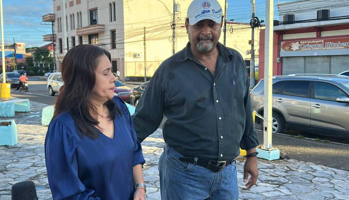 Nubia García y Basilio Arriola, padres de Anders, pidieron este martes agilizar el proceso de identificación para que les entreguen el cadáver de su hijo encontrado muerto semienterrado en la playa.