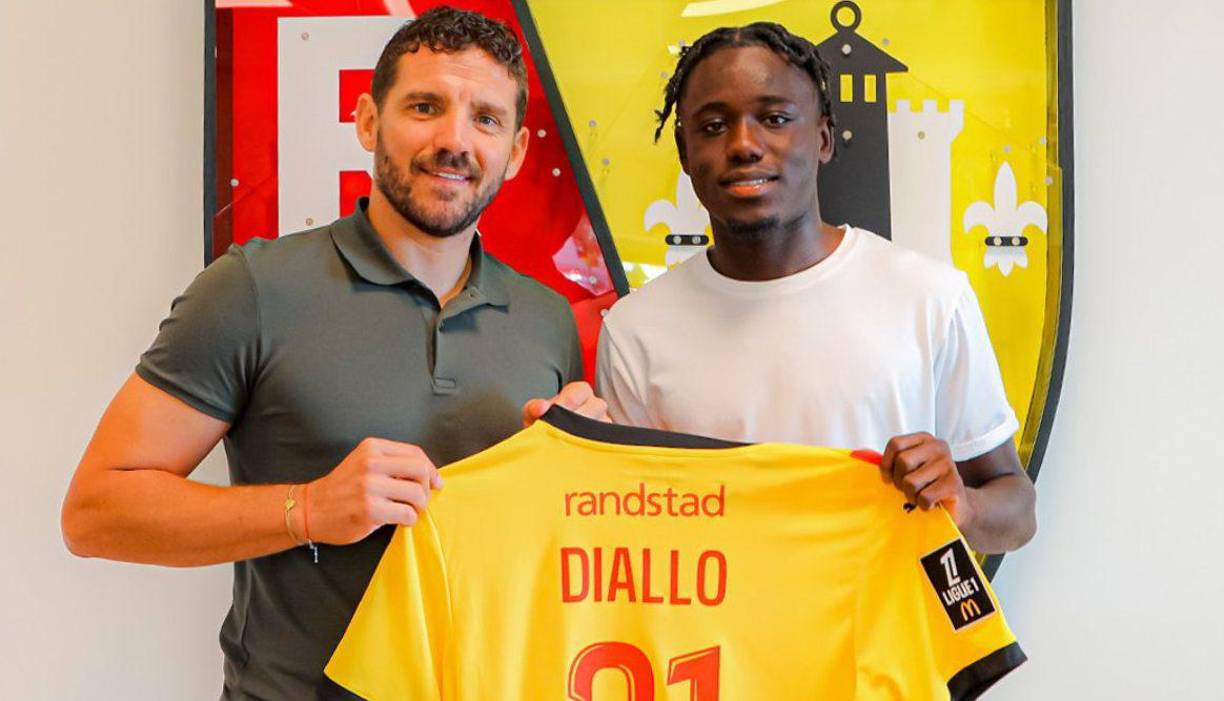 El Lens ha fichado al centrocampista francés Alpha Diallo, llega procedente del Burdeos. Firma hasta junio de 2027.