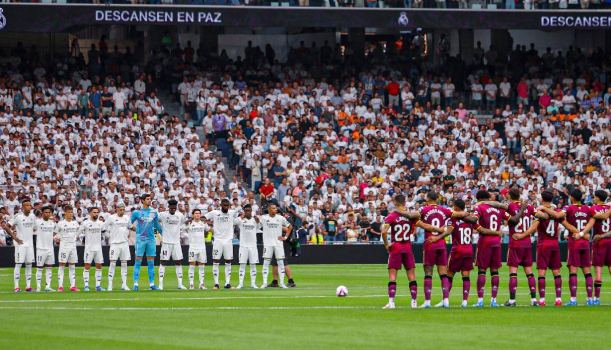 Además, antes de que diera comienzo el partido, se guardó un minuto de silencio en memoria de los socios del club fallecidos desde que finalizase la pasada temporada, y por Francisco ‘Paquito’ García, quien fuera entrenador del Valladolid durante tres temporadas.