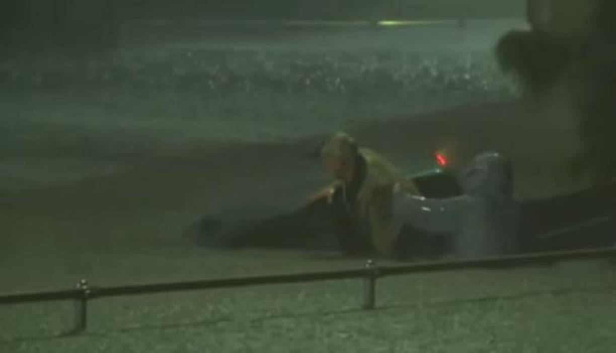  Un largo rosario de poblaciones del sur de Luisiana, en el sureste de EEUU, sufren serias inundaciones y cortes generalizados de luz debidos a las copiosas lluvias y fuertes vientos que dejó a su paso Francine, que tocó tierra el miércoles en ese estado como huracán de categoría 2.