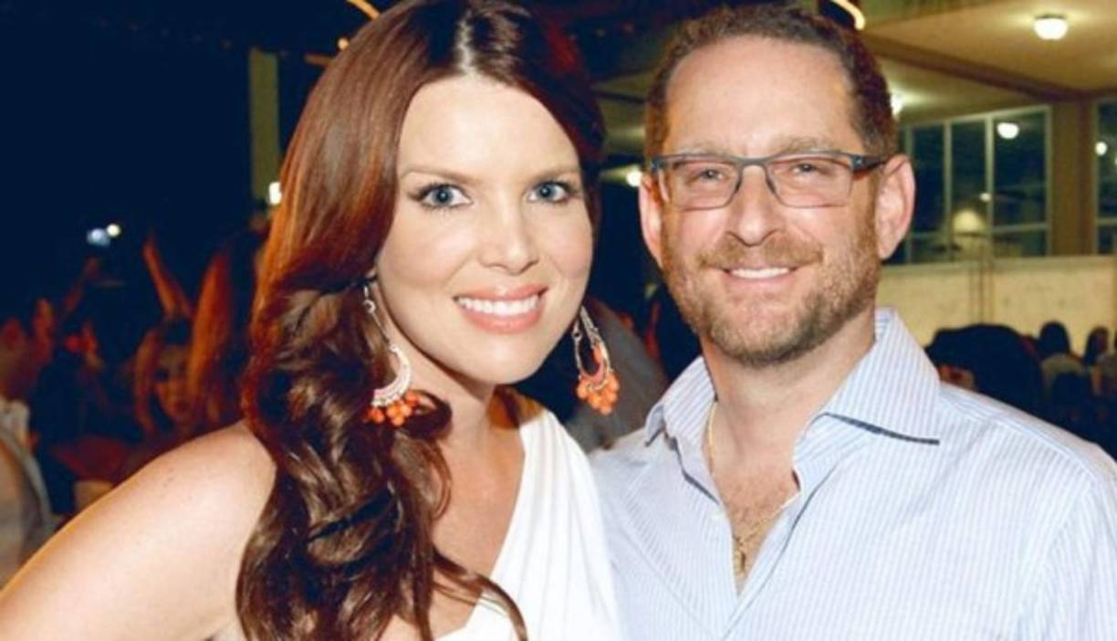 Cuando conoció a su hoy marido, el productor mexicano ganador de un Emmy, Joshua Mintz, nunca imaginó el cambio que pegaría su vida. 'Yo no estaba buscando una religión. Antes de conocer a mi esposo no tenía ni idea de qué era el judaísmo', aclara antes de asegurar que su entonces pareja no era observante.