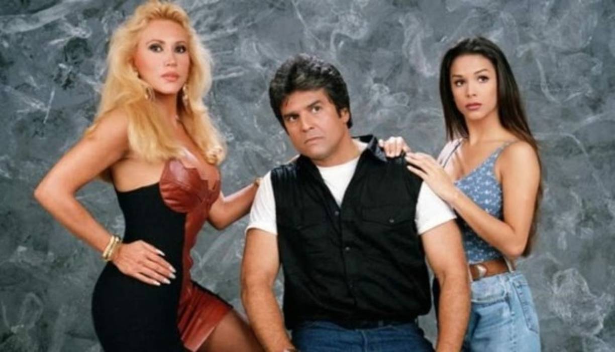 Para 1993, protagonizó con el papel de 'Tania' la telenovela 'Dos mujeres, un camino' al lado de Erik Estrada y Laura León. <br/>Esta telenovela se convirtió en todo un fenómeno en México y varios países de Latinoamérica, así como también la parte latina de Estados Unidos por sus altos niveles de audiencia.<br/><br/>