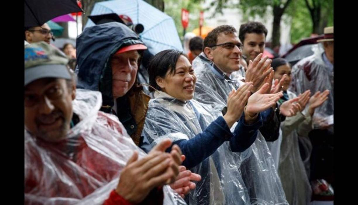 Priscilla Chan, la esposa de Zuckerberg, se emocionó hasta las lágrimas durante su discurso.