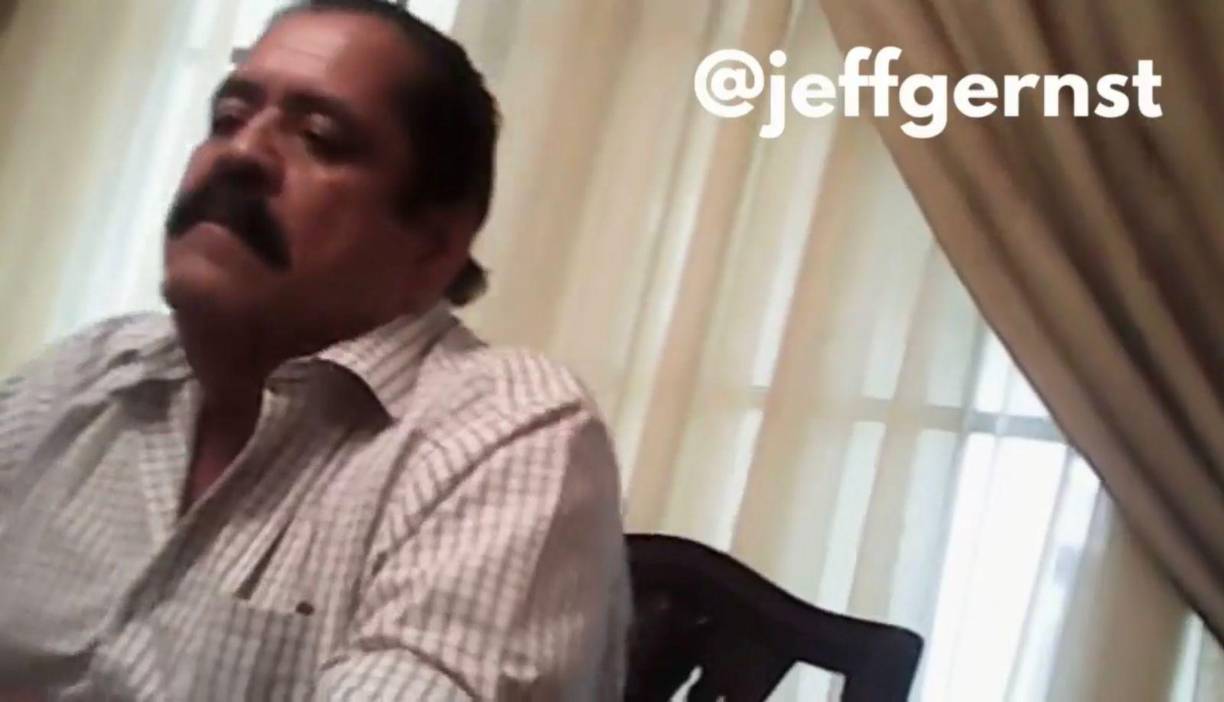 En el vídeo, además de narcotraficantes como “Los Cachiro”, “El Negro” Lobo y “Don H”, también aparecen varios políticos, como Adán Fúnez, alcalde de Tocoa, Carlos Muñoz, diputado suplente de ‘Mel’ Zelaya, y Carlos Zelaya.