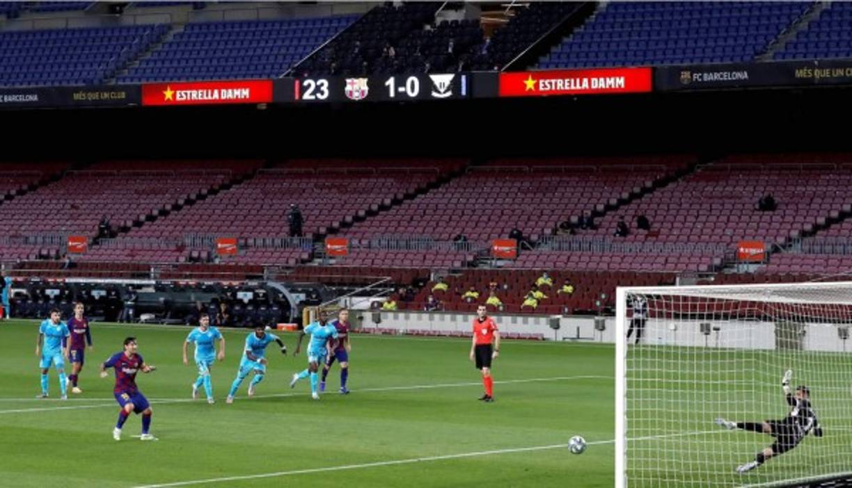 Messi al momento de marcar el penal que significó el 2-0 del Barcelona ante Leganés.