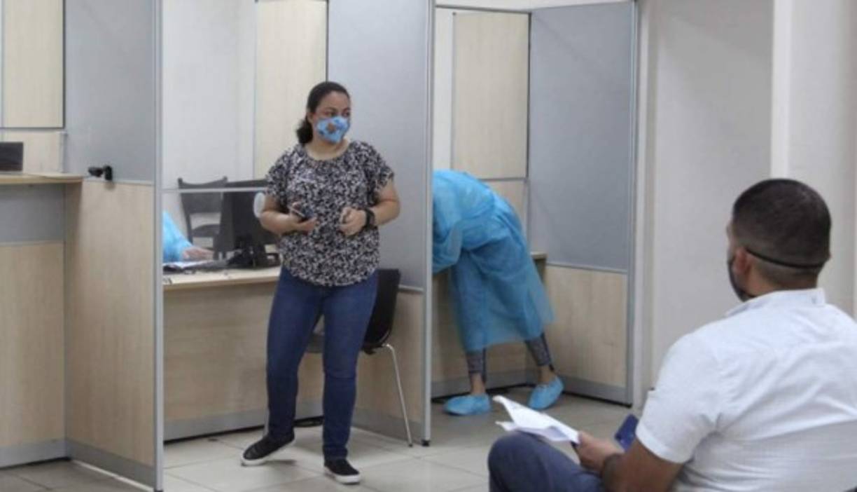 2. Presentar tarjeta de identidad o partida de nacimiento original y de emisión reciente en caso de ser menor de 18 años.<br/>