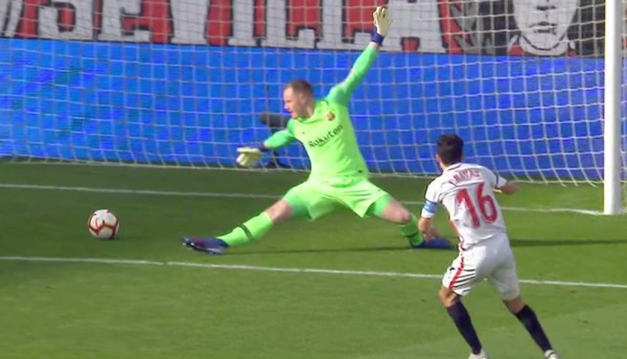 El partido no fue fácil para Barcelona y al minuto 42 de la primera parte el Sevilla puso el 2-1. El argentino Gabriel Mercado se fue al ataque y se hizo presente en el marcador.