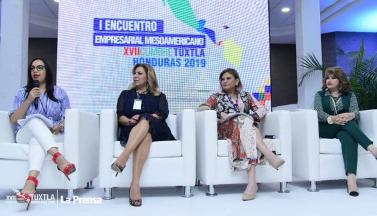 En uno de los paneles se habló sobre el emprendimiento de la mujer en la región. En la fotografía (de izquierda a derecha) Any Elisa Reyes, directora de Fundación Capital para Honduras; Mercedes S. Canalda de Bares, presidenta ejecutiva de Banco de Ahorro y Crédito Asopem; Blanca Estele Pérez Villalobos, presidenta de la Asociación Mexicana de Mujeres Jefas de Empresa; Aline Flores, vicepresidente ejecutiva de Grupo Flores; y Maritza Soto de Lara, residenta nacional Grupo Mac Del.