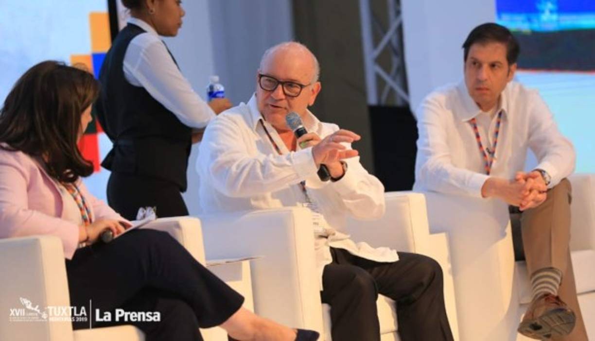 Los expertos que participaron hoy en el panel de energía en el I Encuentro Empresarial Mesoamericano, en San Pedro Sula, coincidieron en apostarle a la apertura del mercado en la región para brindar un mejor suministro energético con precios competitivos y atractivos a la población.