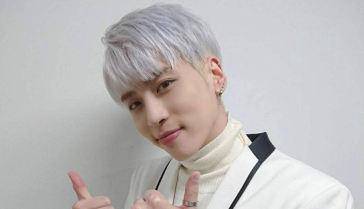 Kim Jong-hyun era una cantante surcoreana en la banda de chicos SHINee, que ha tenido una presencia constante en la música japonesa y surcoreana.<br/>