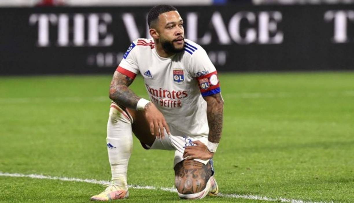 4 - Memphis Depay (27 años) - El delantero holandés del Olympique de Lyon tiene un valor de mercado de 45 millones de euros. Es otro de los futbolistas que han estado muy cerca de llegar al Barcelona. Tiene el aval de Koeman. El PSG también lo quiere.