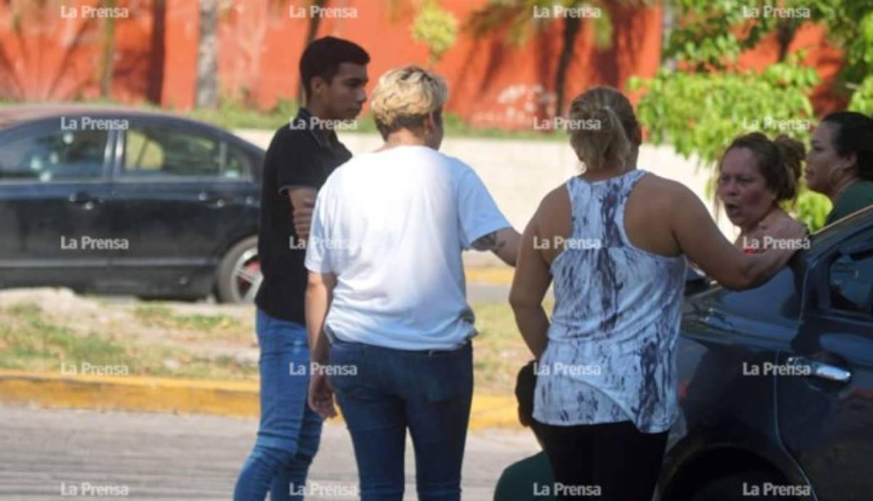 A pesar de que el crimen fue a las 2 de la madrugada, a las 9 am no había llegado Medicina Forense para proceder con el levantamiento legal del cadáver.