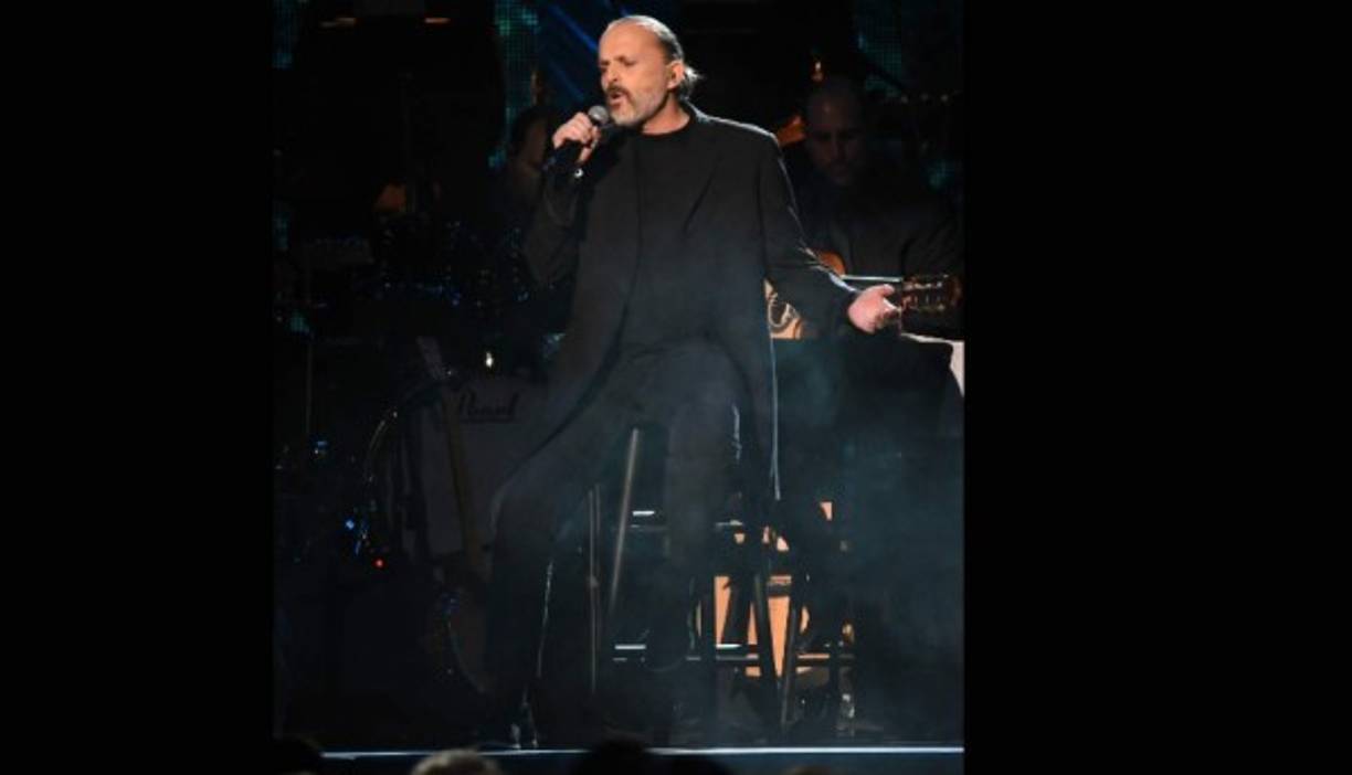 Miguel Bosé también cantó en el evento.