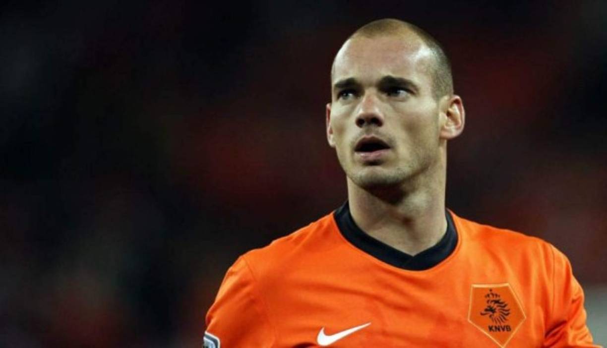 Wesley Sneijder: Mediocampista holandés de 34 años de edad. Su último club fue el Al-Gharafa Sports Club de Catar.