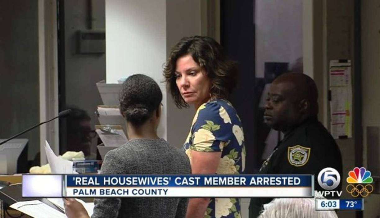 La famosa del reality Real Housewives of New York City de 53 años ha estado dos veces en rehabilitación por la adicción al alcohol, confirmó People.<br/><br/>El pasado julio, Lesseps aceptó ingresar a un centro para mejorar su salud, luego de que su primer esposo, Alexandre de Lesseps, su hija Victoria y su hijo Noel presentaran una demanda contra ella por una venta de 8 millones de dólares.<br/><br/>Según The Blast, la estrella violó un acuerdo de divorcio al no crear un fideicomiso en beneficio de sus dos hijos.<br/><br/>Su primera visita a un centro ocurrió luego de ser arrestada en diciembre, por atacar a un policía en Palm Beach en estado de ebriedad. <br/><br/>'Decidí ir con un especialista voluntariamente, iré a un centro de tratamiento para alcohólicos, intento transformar este incidente en una manera para cambiar positivamente', dijo a People.<br/>