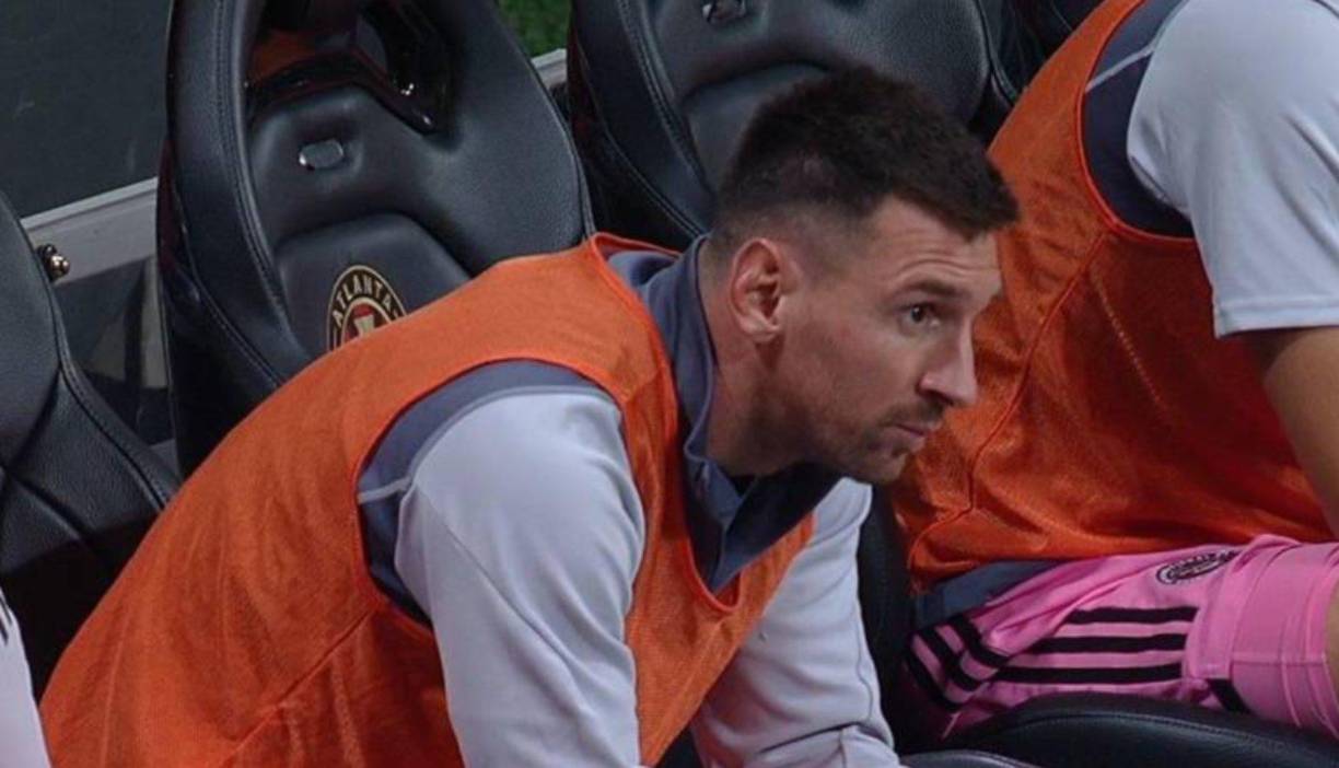 En el caso de Leo Messi, el astro argentino comenzó en el banquillo de suplentes.