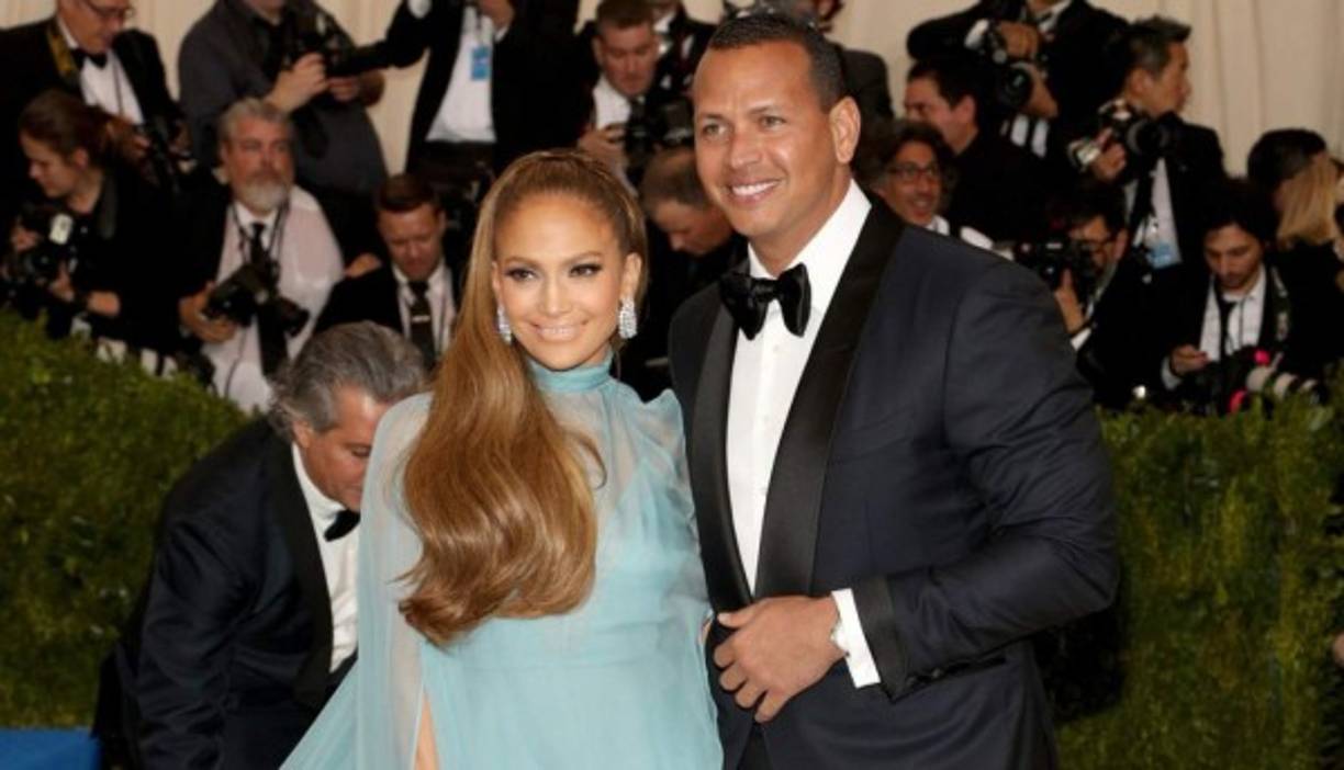 El ex pelotero de la MLB ha sido una espina clavada en el costado de Jennifer y Alex durante años. En marzo de 2019, opinó sobre el compromiso de Rodríguez con López, y llamó a Rodríguez un 'pedazo de mier**' por supuestamente engañar a su prometida.