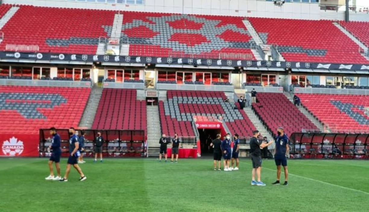 Los jugadores de la Bicolor pisaron el césped donde arrancarán la competencia rumbo al Mundial de Qatar 2022, pero no realizaron entrenamiento, únicamente caminaron por la cancha.