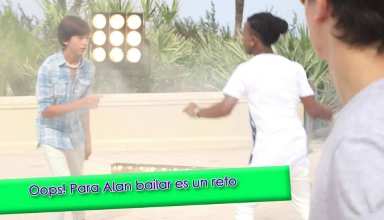 Aaron sabe como expresarse en un escenario. Sobre todo porque le encanta bailar.