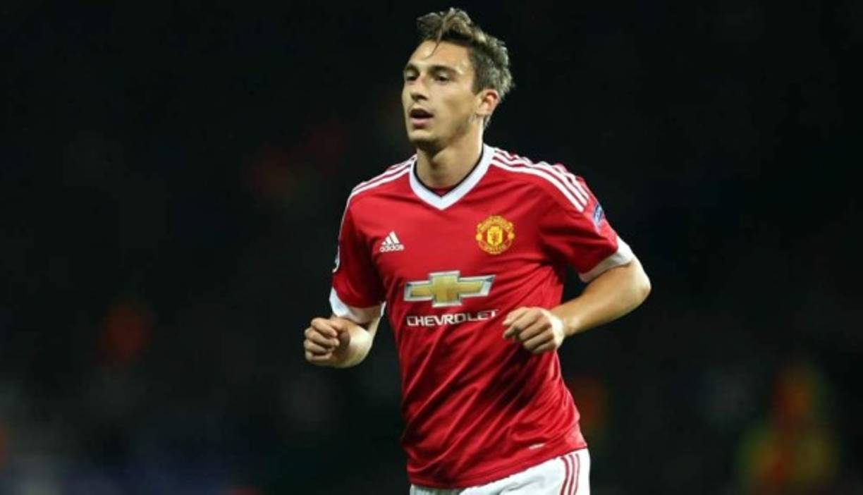 Matteo Darmian no seguirá en el Manchester United la próxima temporada. Tal y como publica ‘Tuttosport’, la Juventus de Turín es quien más cerca está de hacerse con los servicios del defensa italiano. Otros clubes como el Napoli, el Valencia, el Sevilla y la Roma también piensan en él como posible refuerzo veraniego. Foto AFP