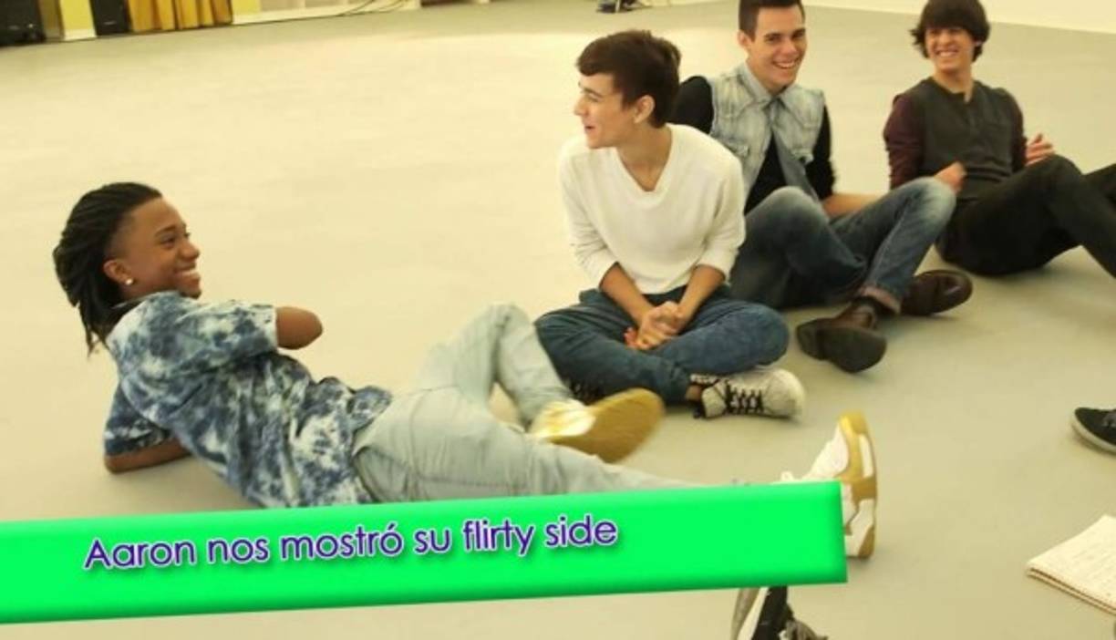 A él le gusta bailar y apoyar a sus compañeros.