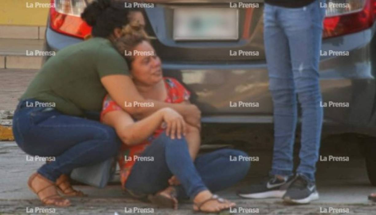 Jardines del Valle y las colonias aledañas se han convertido en zona de diversión nocturna por los bares y restaurantes que operan como negocios en ese sector. Ya han ocurrido varios crímenes en este sector.