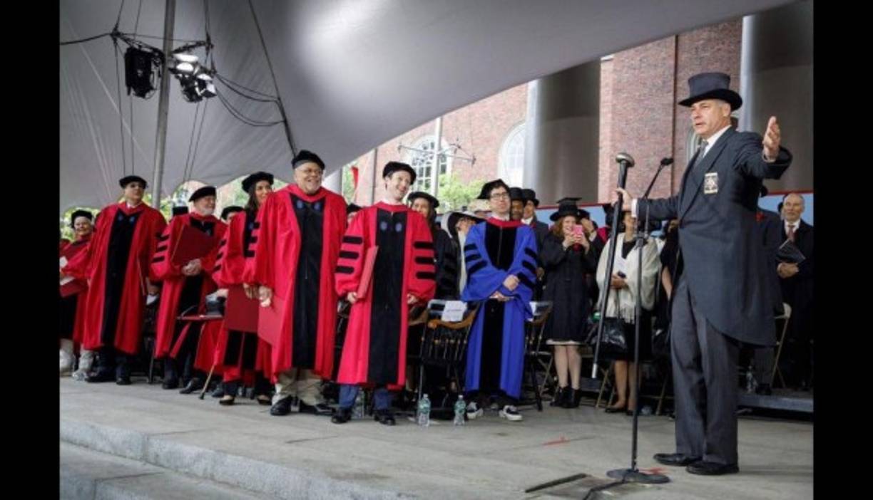 El alguacil del condado de Middlesex tomó parte en la ceremonia.