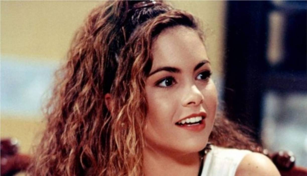 En 1995 trabajó en la telenovela Lazos de amor, con Carla Estrada, historia en la que se veía a Lucero interpretar a unas trillizas separadas por un accidente automovilístico (además de interpretar a su madre de las 3 cuando eran pequeñas), en la que también interpretó el tema musical cuyo sencillo tiene el mismo nombre, además de cantar el tema principal e interpretar a 3 personajes trillizas en donde comparten escenas inéditas.<br/><br/>Esta producción la dejó entre las producciones más exitosas de la pantalla chica a la mexicana. <br/>