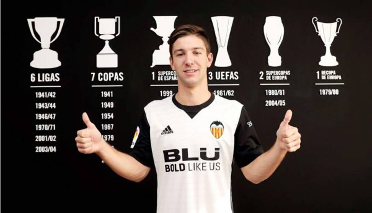El Valencia hizo oficial el fichaje del delantero argentino Luciano Vietto, quien llega cedido desde el Atlético de Madrid a cambio de dos millones de euros hasta el 30 de junio.