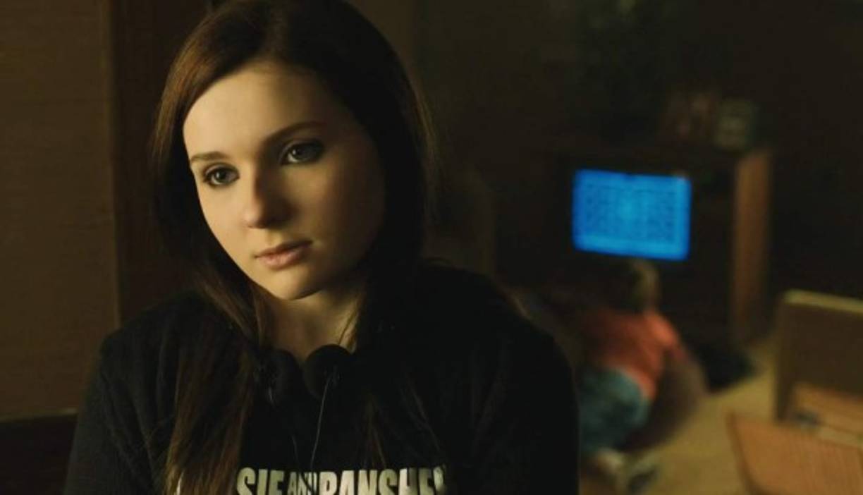 Un Pasado Infernal (Haunter, 2013)<br/>Director: Vincenzo Natali<br/><br/>Trama: En 1985, Lisa (Abigail Breslin) es asesinada junto a su familia, con quienes tendrá que revivir ese fatídico día eternamente... hasta que descubra cómo comunicarse con personas de otras líneas temporales.<br/>