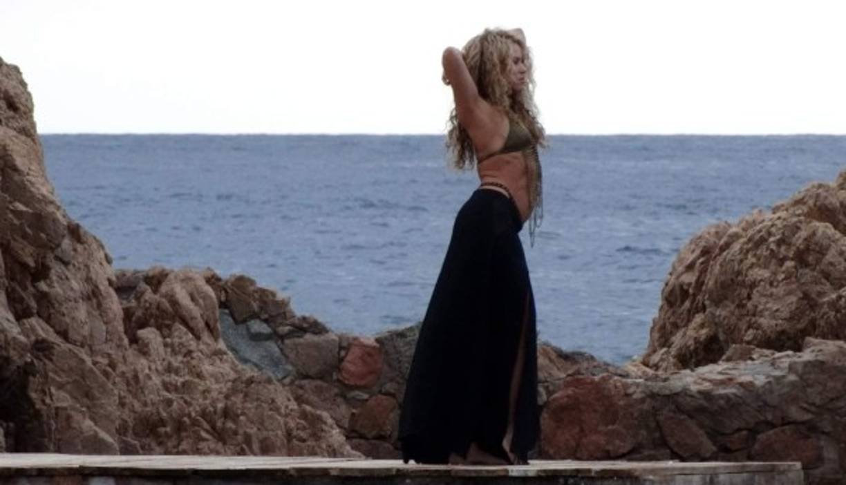Shakira vuelve a mostrarse sensual delante de la cámara.