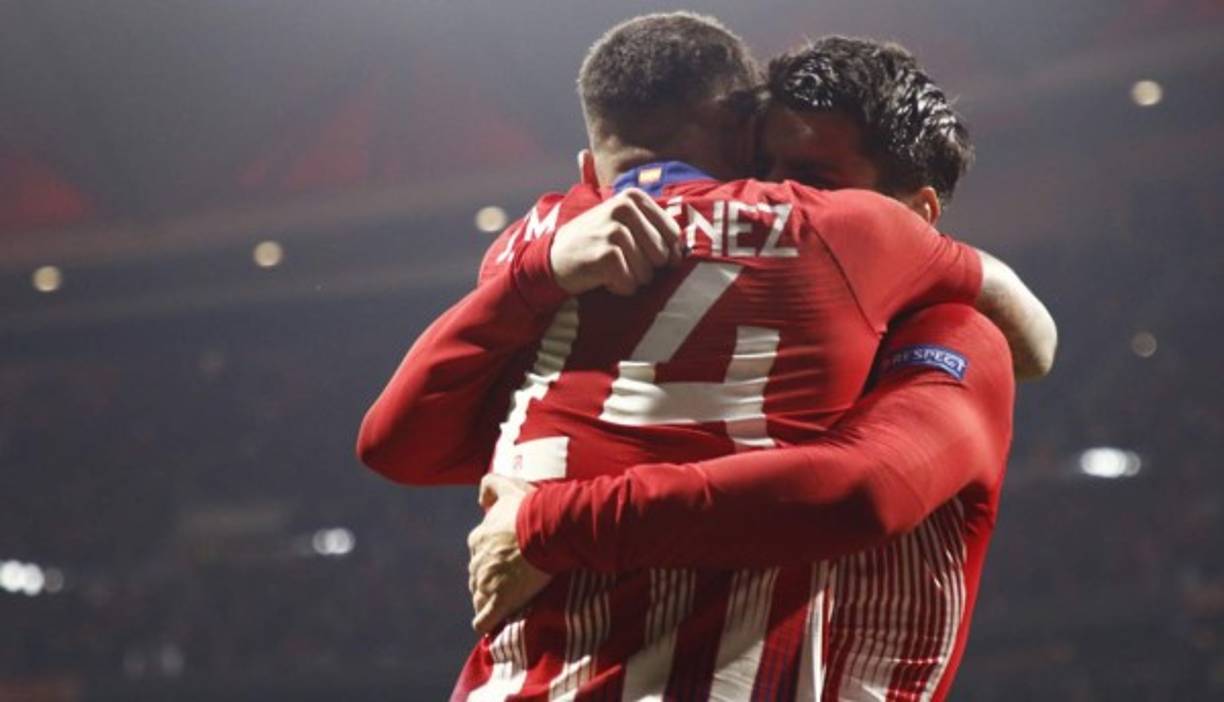 José María Giménez se abraza con Álvaro Morata tras el 1-0.