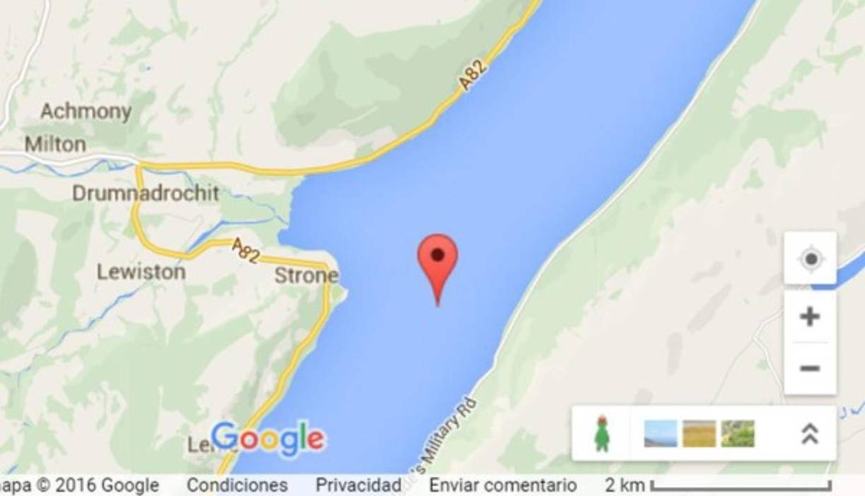 Este es para los que usan Google Maps. Cuando ponen en la ventana de búsqueda el término 'Lago Ness', el ícono de la persona de la esquina inferior derecha se convierte en el monstruo que supuestamente habita dicho lago escocés, dependiendo de la versión que se use. No funciona en todos los casos, pero con probar nada se pierde.