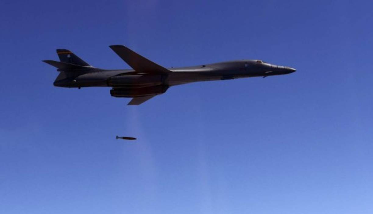 Los vuelos de B-1B sobre la península desatan la ira de Pyongyang, que los mencionó cuando anunció su proyecto de disparar cuatro misiles cerca de Guam.