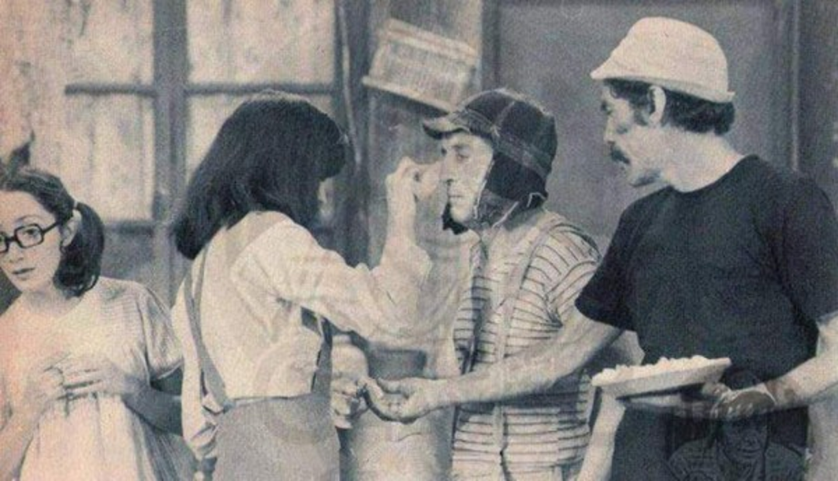 Antes de cada escena a grabar, el equipo de maquillaje y vestuario se encargaba de darle la mejor apariencia al elenco del programa. Después de todo, había un 'niño muy importante' que conservar para todas las escenas.