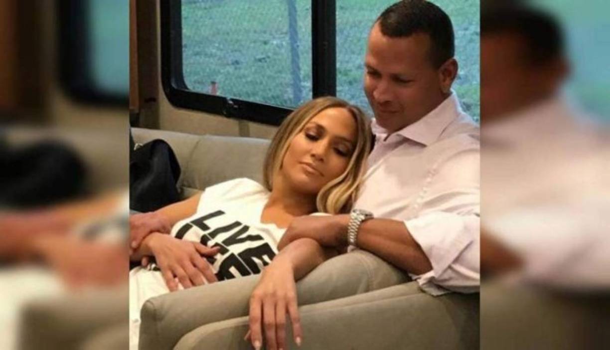 Ellos se vieron por primera vez en el 2004, cuando JLo aún estaba casada con Marc Anthony y el cantante boricua se presentó en un partido de baseball, donde iba a jugar A-Rod.