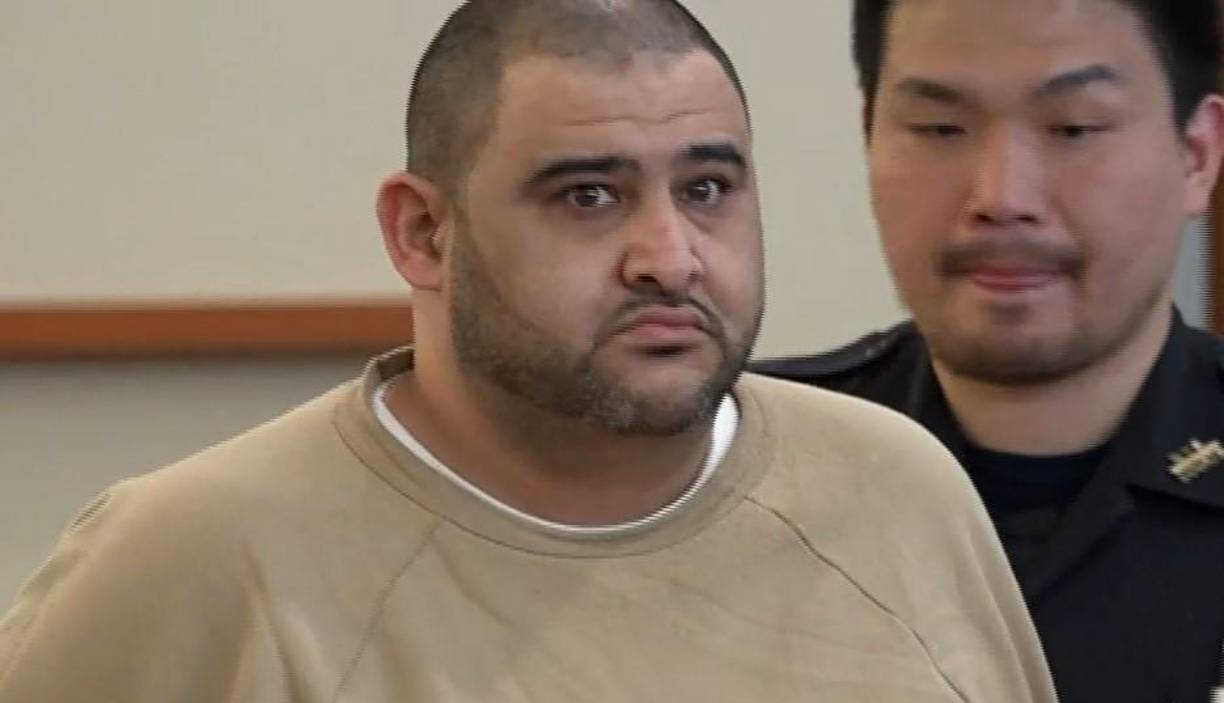 Después de atacarla varias veces, Castro arrojó el bate al cercano río Bronx, dijo a los investigadores. La madre fue encontrada muerta a golpes dentro de su dormitorio.