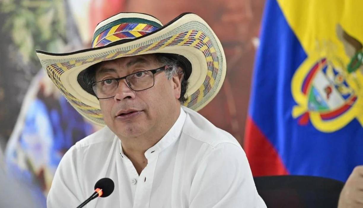 Ayer viernes, un juez ordenó que el hijo de Gustavo Petro y su exesposa se defiendan en libertad ante las acusaciones de la justicia colombiana. Este sábado ( 5 de agosto) tras esa decisión, el mandatario Petro colgó un mensaje en su cuenta oficial de Twitter. 