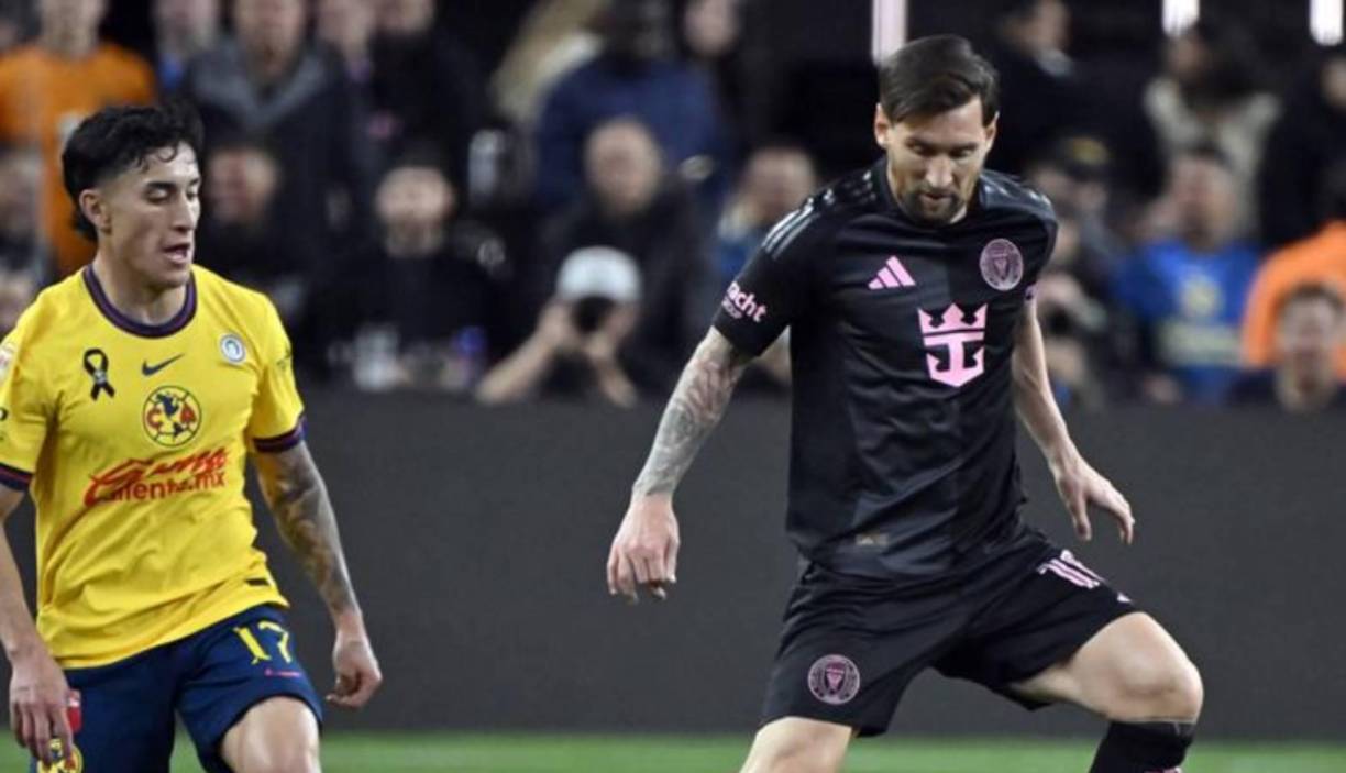 Messi comenzó de inicio y estuvo bastante activo. 