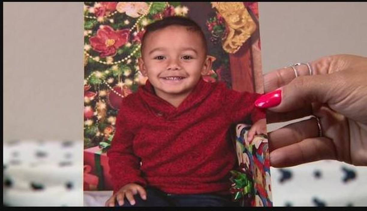 El último testigo dijo que se comunicó con el Departamento de Policía de El Paso e hizo un informe policial oficial debido a la preocupación que tenía por lo que vio con la falta de supervisión de Weaver en la piscina. 