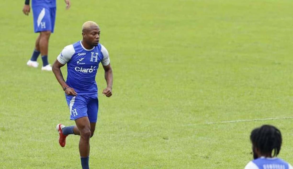 Kevin Álvarez: El jugador del Real España estará como lateral por la banda derecha.