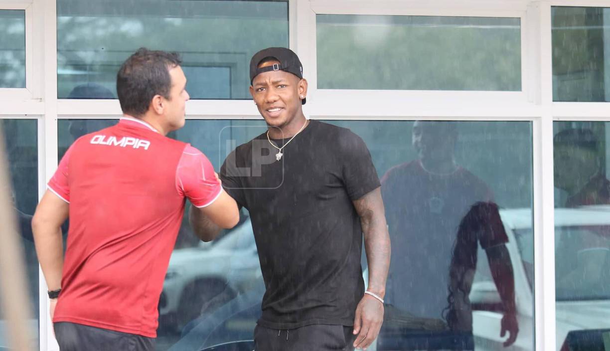 El delantero Romell Quioto decidió acudir al inicio de pretemporada del Olimpia. El delantero saludó al cuerpo técnico y jugadores del equipo merengue.