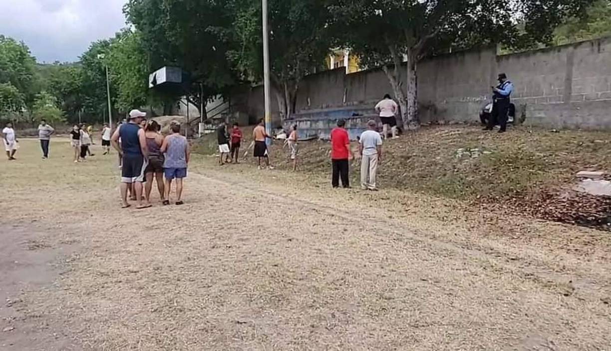 El crimen ocurrió frente a decenas de personas.