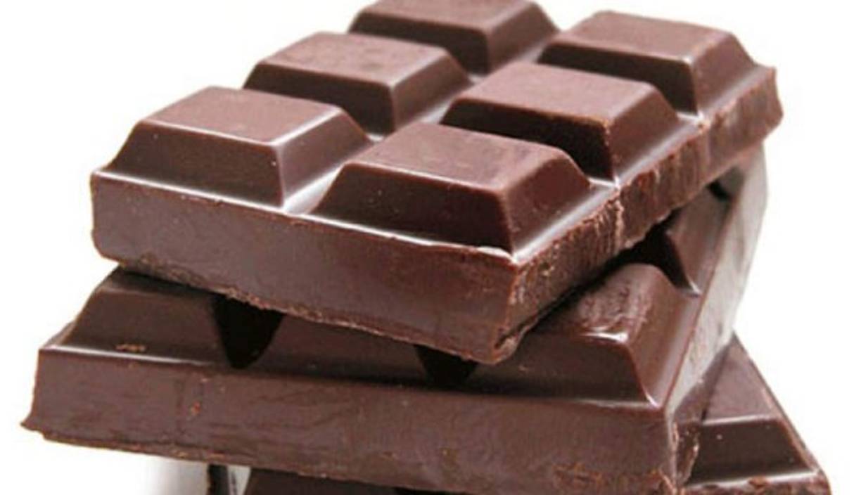 Chocolate<br/><br/>Los efectos afrodisíacos del chocolate se relacionan con una sustancia presente en el cacao, cuya ingestión provoca aumento del ritmo cardíaco y una sobre-estimulación del organismo. La propia noción de lo delicioso que es un trozo de chocolate puede funcionar en lo simbólico como un estimulante sexual.<br/>