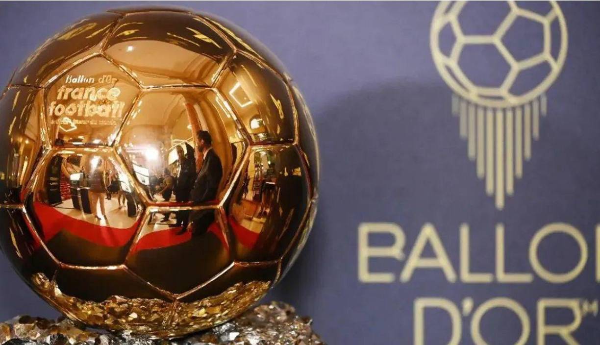 El Balón de Oro es el galardón que entrega la revista francesa France Football al que considera como el mejor jugador de la temporada. 
