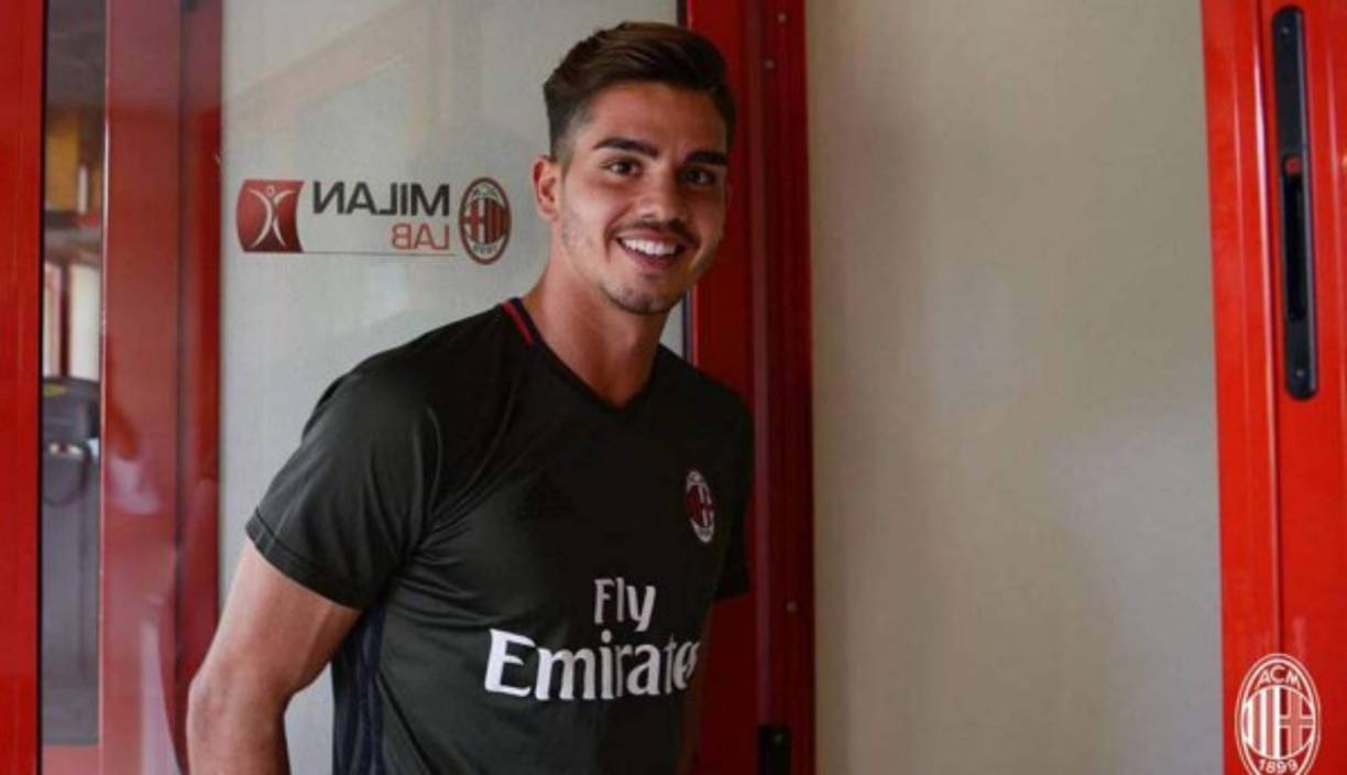 Según el Corriere dello Sport, existen dos clubes interesados en los servicios del atacante André Silva, se trata del Benfica y el Schalke 04 respectivamente.<br/>