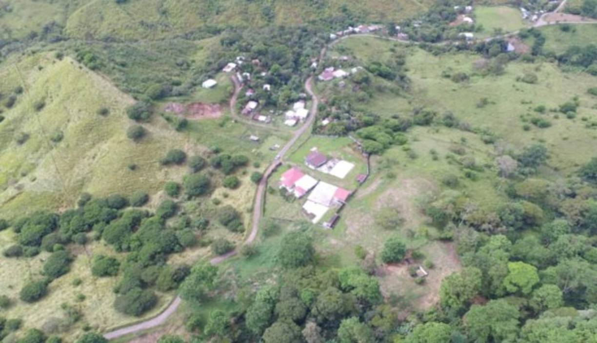 La Operación Parentela se deriva de la detención del ciudadano Cristian Reynaldo Meléndez, quien fue requerido antes de abordar un vuelo con destino a Estados Unidos y donde se le decomisó ciento treinta y tres mil dólares ($ 133,000.00) y cinco cheques por una suma total de ciento cuarenta mil dólares ($ 140,000.00).