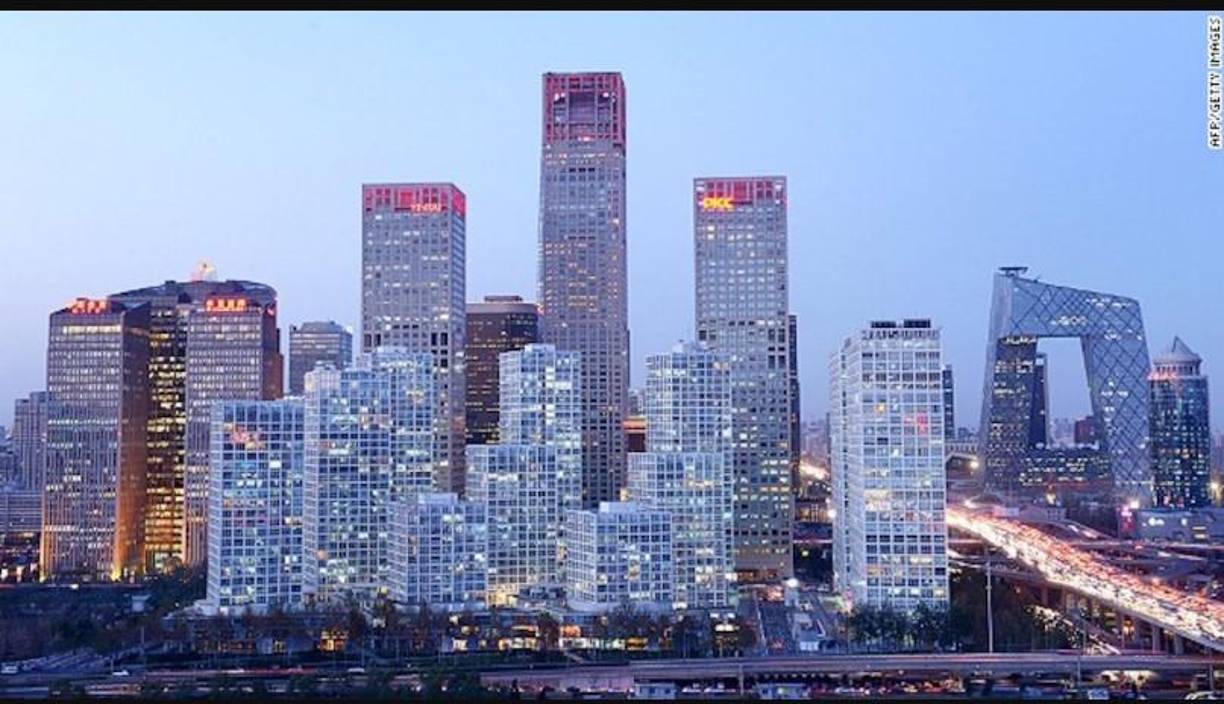 8. Beijing. Esta ciudad china aumentó un 70% su poder adquisitivo. 128,200 tienen al menos un millón de dólares. 354 son centimillonarios y 43 billonarios.